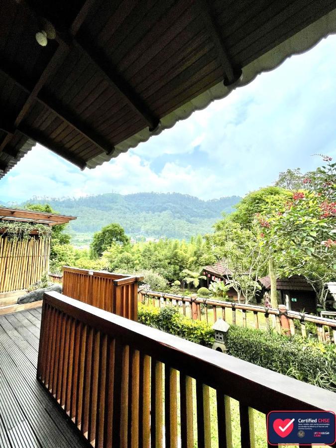 The Onsen Hot Spring Resort Batu  Exterior foto